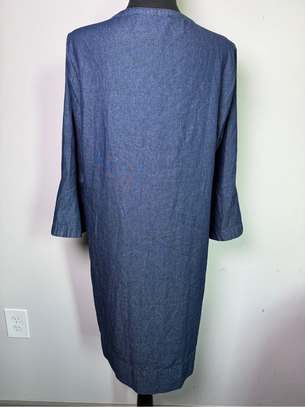 Draper James Chambray Ruffle Bell Sleeve Shift Dress Dark Wash Denim Sz 12 - Picture 5 of 9